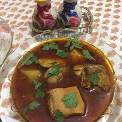 A picture of Aloo chicken.