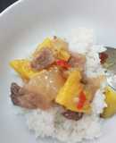 Thịt heo (ba chỉ hoặc đùi có mỡ 1 xíu) kho thơm / dứa