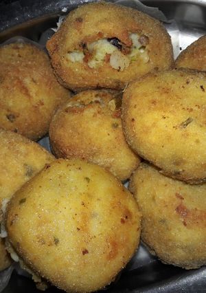 Una foto de Bombas de Papá con Queso y Verduras.👏🥘🥔