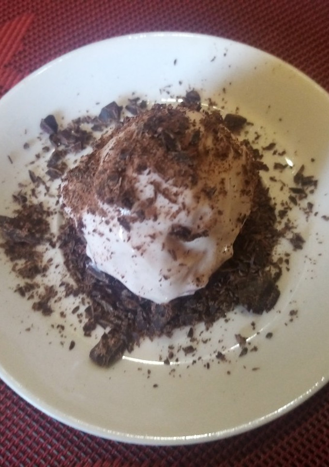 Una foto de Helado de frutas del bosque con chocolate negro en 5 minutos