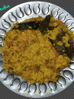 ખીચડી(Khichdi Recipe in Gujarati) રેસીપી મુખ્ય ફોટો