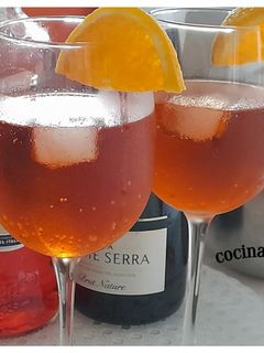 Una foto de Aperol spritz