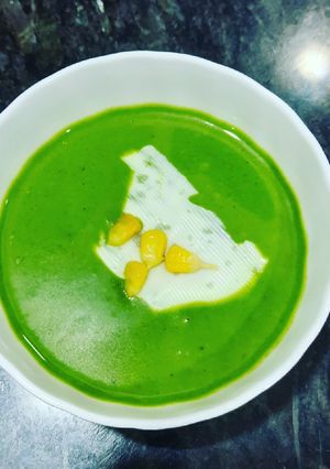 A picture of Creamy Spinach soup.