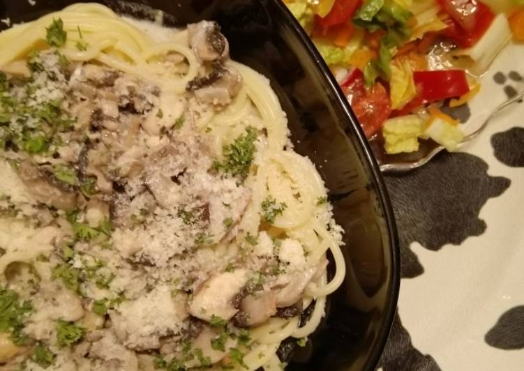 Spaghetti mit Champignon-Gorgonzola-Sauce