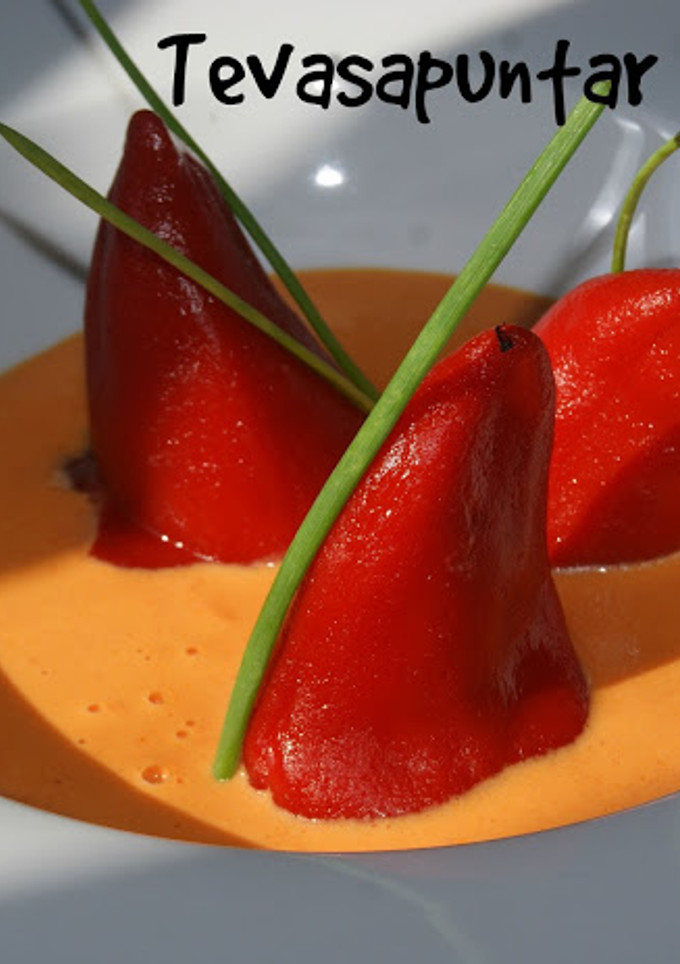 Una foto de Pimientos del piquillo rellenos de bacalao