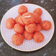A picture of Motichoor ladoo.