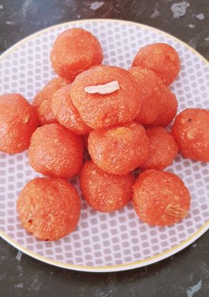 A picture of Motichoor ladoo.
