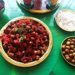 A picture of The gentle Udupi treat – Beetroot and black chickpeas curry.