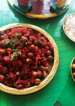 A picture of The gentle Udupi treat – Beetroot and black chickpeas curry.