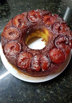 Una foto de Tarta invertida de ciruelas