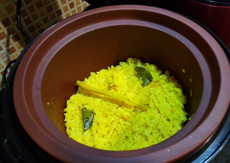 Resep Nasi kuning rice cooker anti gagal yang Menggugah Selera