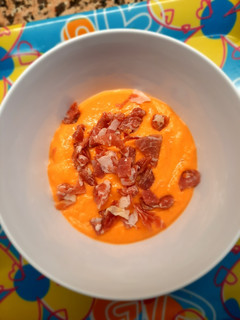 Una foto de Salmorejo con manzana