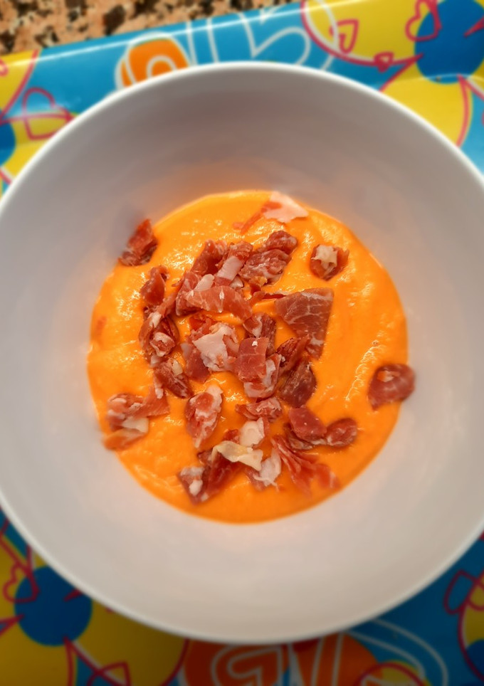 Una foto de Salmorejo con manzana