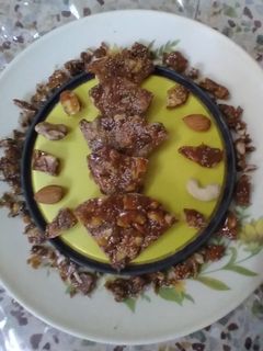 ડ્રાયફ્રુટ ચીકી (Dryfruit Chikki Recipe in Gujarati) રેસીપી મુખ્ય ફોટો