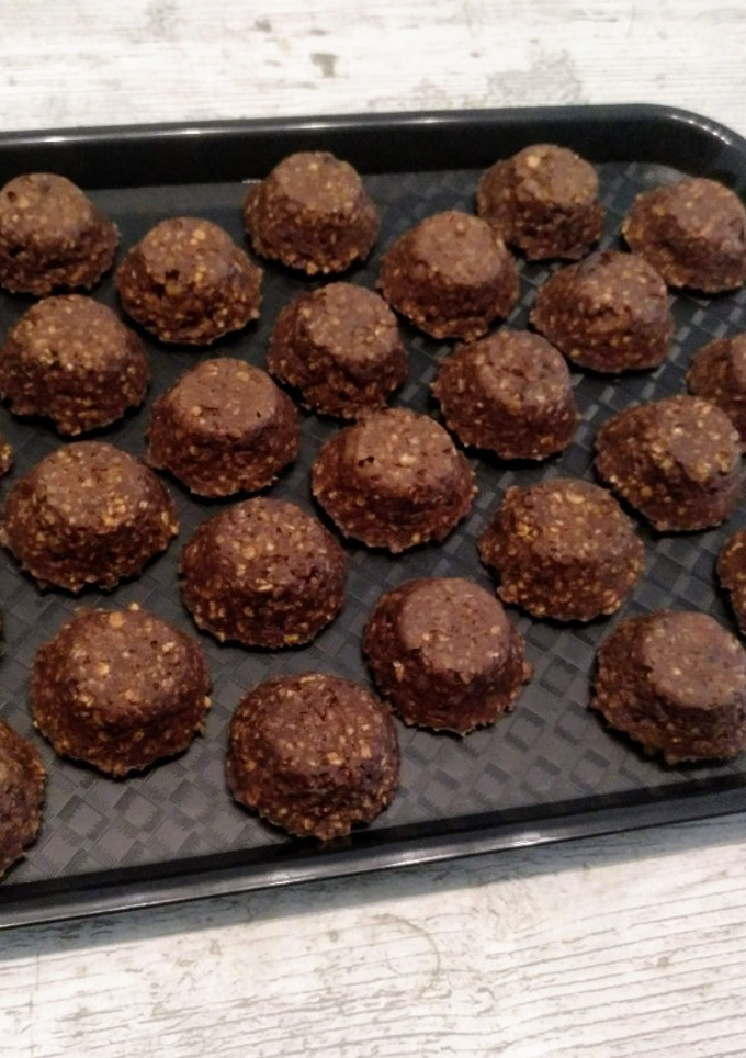 Una foto de Galletas de avena y plátano con cacao y frutos secos