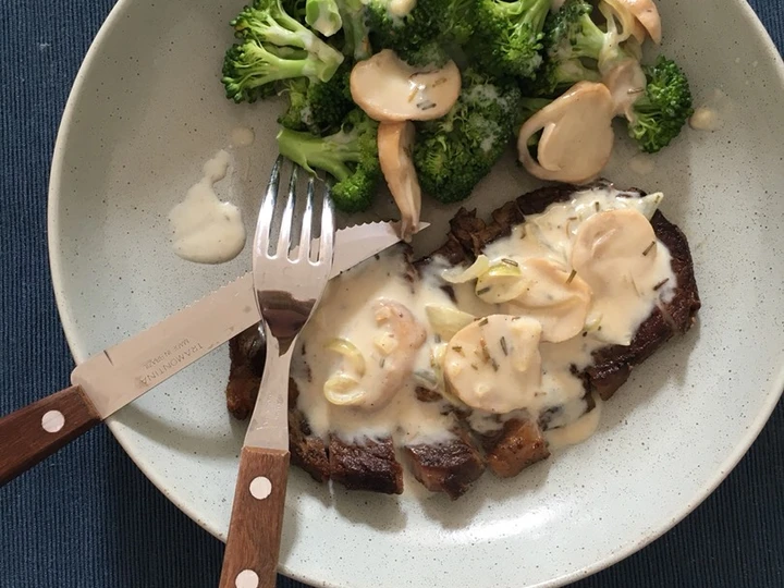 Langkah Mudah untuk Membuat Resep Rib Eye Steak with Mushrom Sauce yang Lezat Sekali Anti Ribet, Mantap Sekali