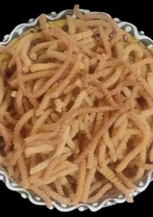 A picture of Foxtail millet muruku.