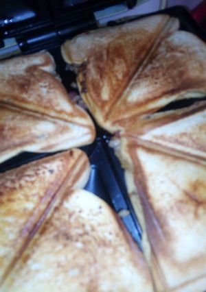 A picture of Toast bread with sardines.