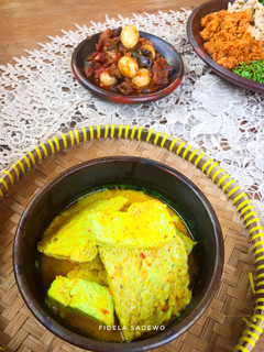 Foto resep Sayur Tahu Tempe Kuning: Lauk Berkatan/Tasyakuran
