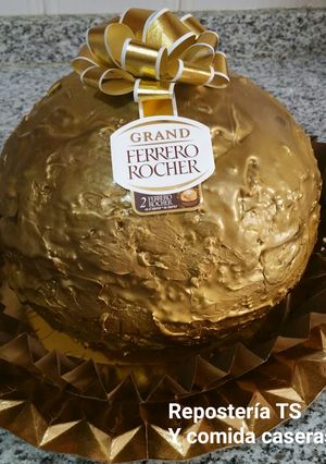 Foto principal de Tarta De Ferrero Rocher  Gigante
