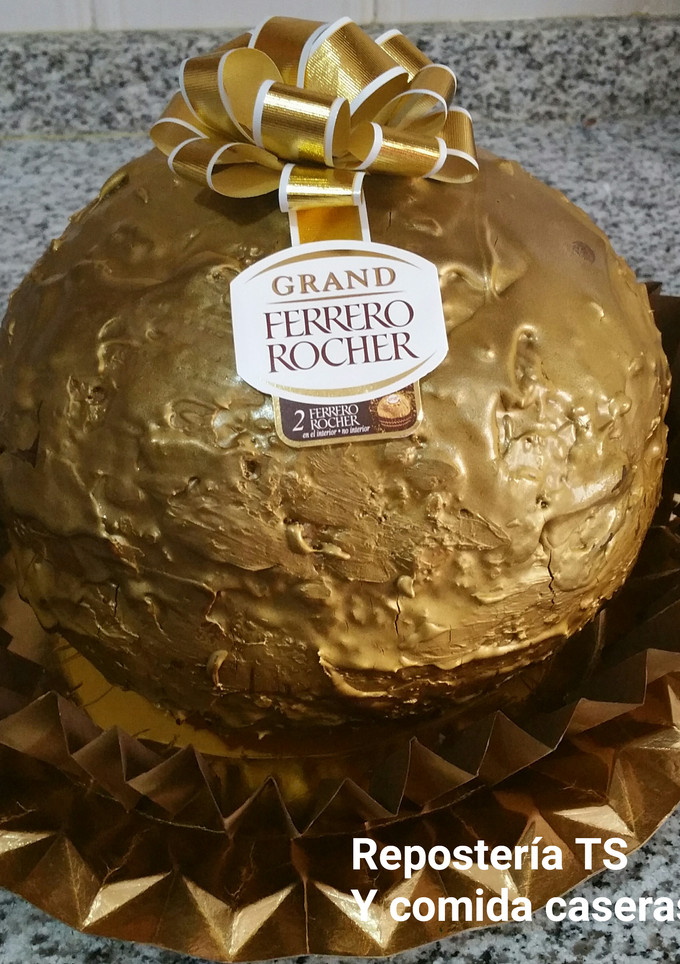 Una foto de Tarta De Ferrero Rocher  Gigante