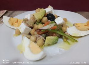 Foto principal de Ensalada de garbanzos con vinagreta de lima