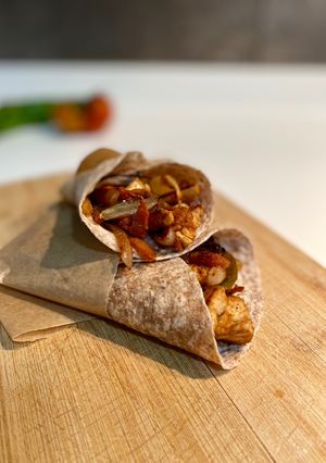 Una foto de Fajitas mexicanas de pollo y verduras  🇲🇽