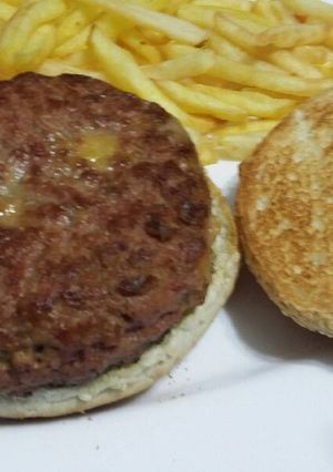 Foto principal de Hamburguesa casera de la mami rellena