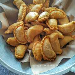 A picture of Pastel renyah isi bihun sayur. Enak banget.