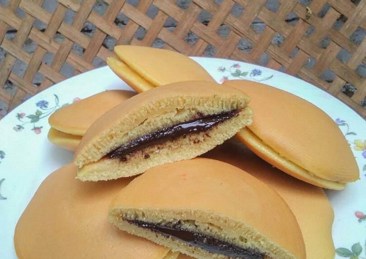 Dorayaki Selai Cokelat