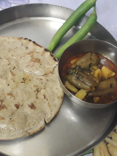 બાજરા ના રોટલા (Bajra Rotla Recipe In Gujarati) રેસીપી મુખ્ય ફોટો