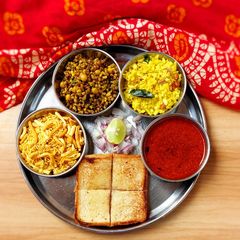 A picture of Misal pav.