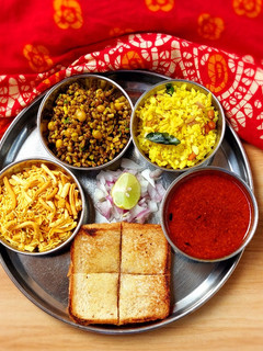 A picture of Misal pav.