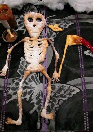 Una foto de Calavera de hojaldre con dulce de leche
