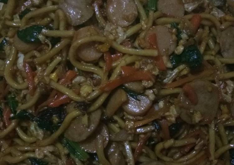 Mie hokkian goreng sosis baso