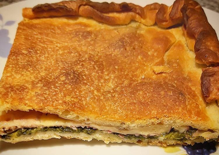 Scacciata spinaci, cotto e pepato fresco