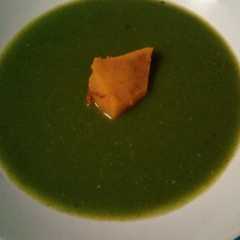 Una foto de Crema de verduras con perla de calabaza asada