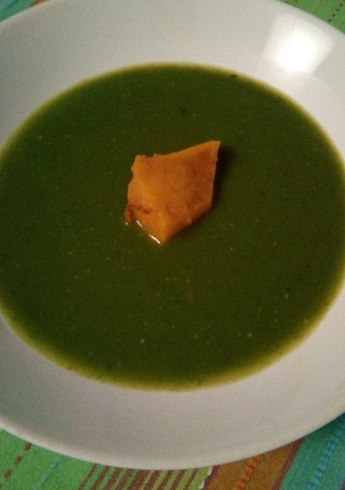 Una foto de Crema de verduras con perla de calabaza asada