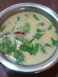 ખાટી મીઠી ગુજરાતી કઢી (Khati Mithi Gujarati Kadhi Recipe In Gujarati) રેસીપી મુખ્ય ફોટો
