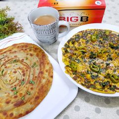 A picture of Spicy omelet n Lachha Paratha.