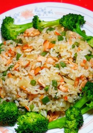 鮭魚炒飯 的食譜成品照片
