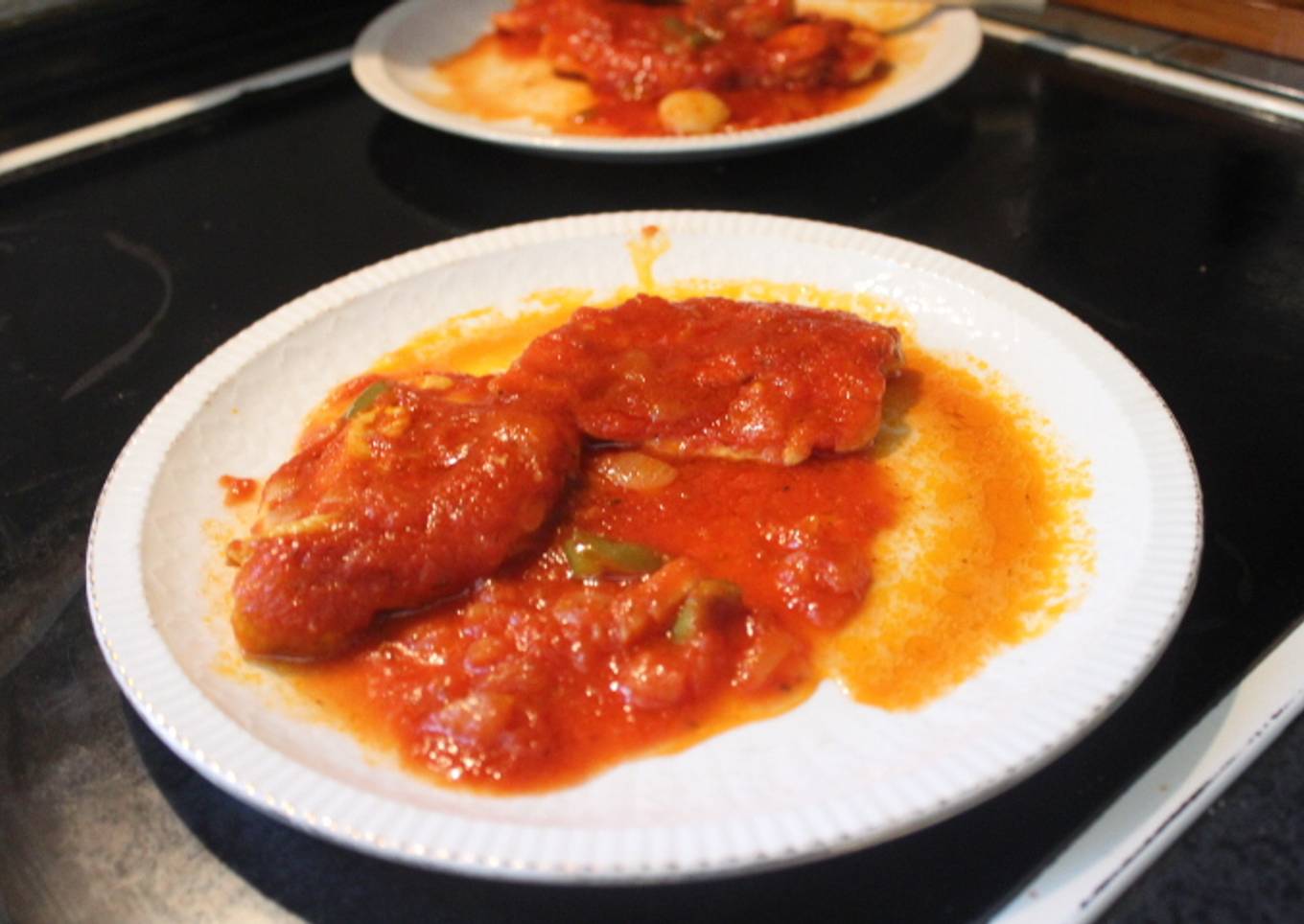 Pechuga de pollo con salsa de tomate