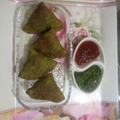 A picture of Mini palak samosa.