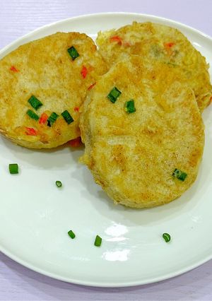 A picture of Yamarita (African egg coated fried yam).