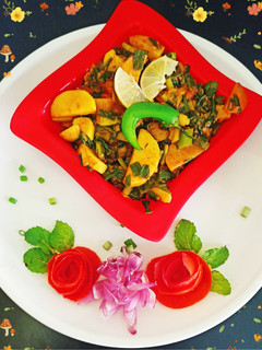 सेम आलू की सब्जी (Sem aloo ki sabzi recipe in hindi) रेसिपी मुख्य फोटो