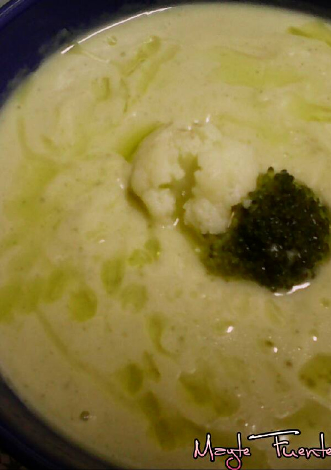 Una foto de Crema de coliflor y brócoli