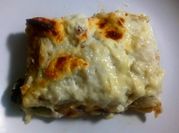 Una foto de canelones de pollo y bechamel