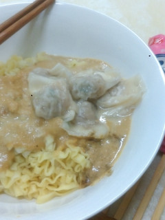 【味王泡麵創意秀】麻醬餛飩乾拌麵 的食譜成品照片