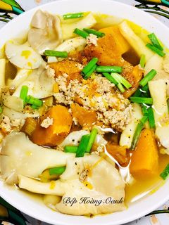 Hình của món Canh Bí Đỏ Nấu Nấm Thịt.