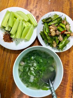 Hình của món Cơm sinh viên 1-2 người ăn giá 35k.